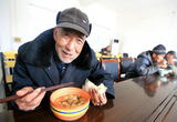 “老饭桌”托起幸福夕阳红