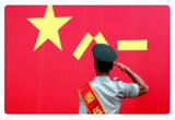 “八一”，我给军旗敬个礼！