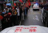 抗震救灾官兵陆续撤离 当地群众夹道送别